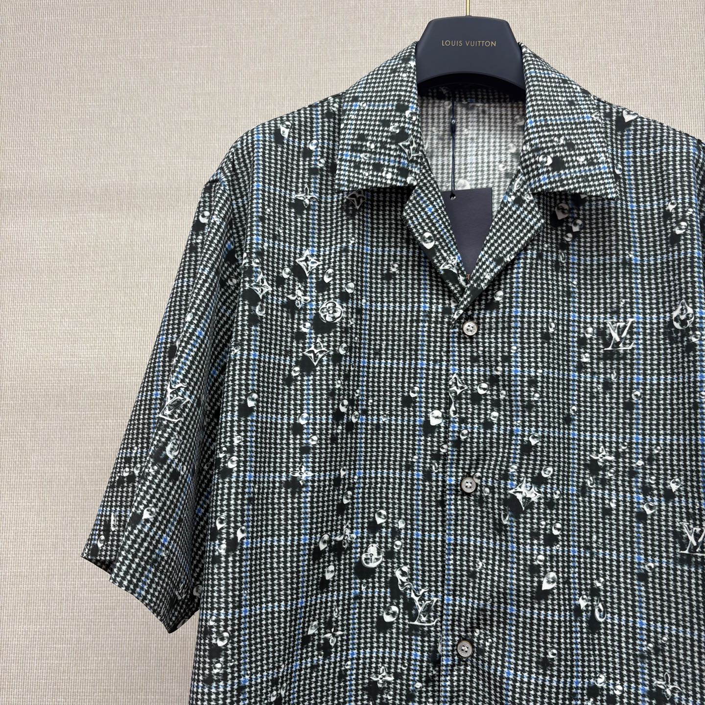 Short sleeve shirt