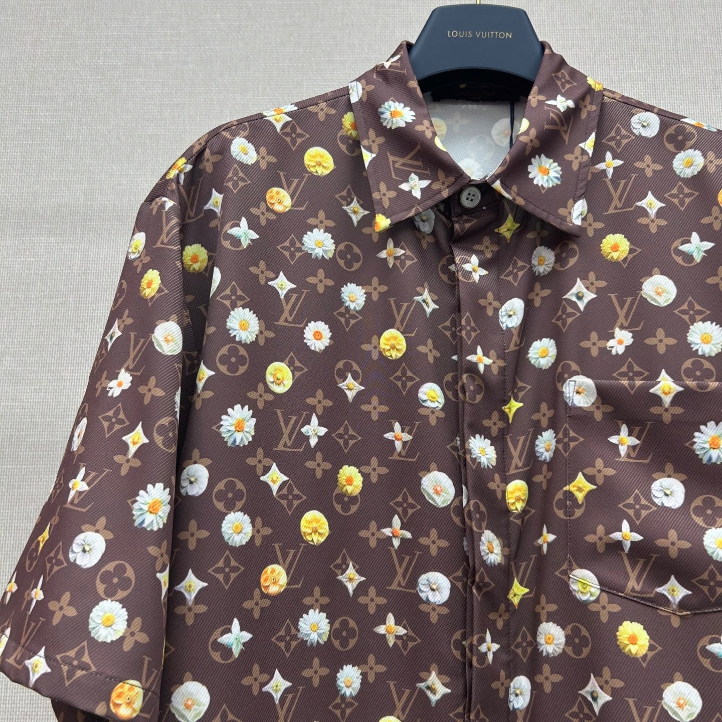 Short sleeve shirt