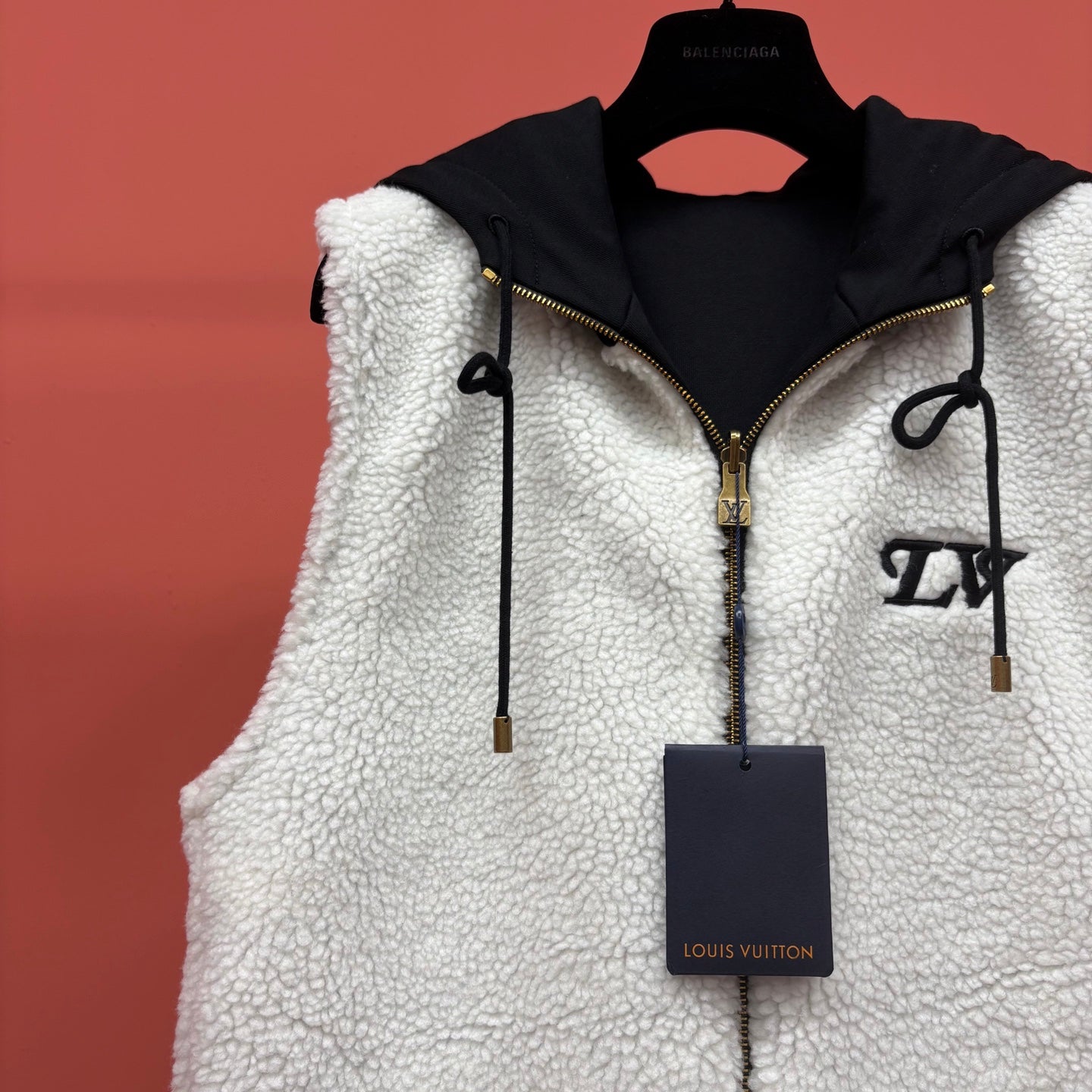 Detachable-sleeve Vest