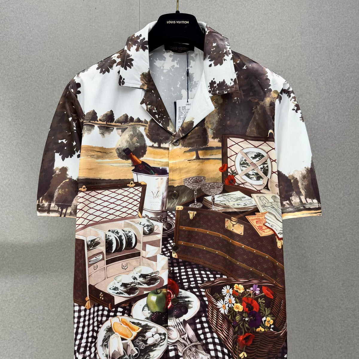 Short sleeve shirt