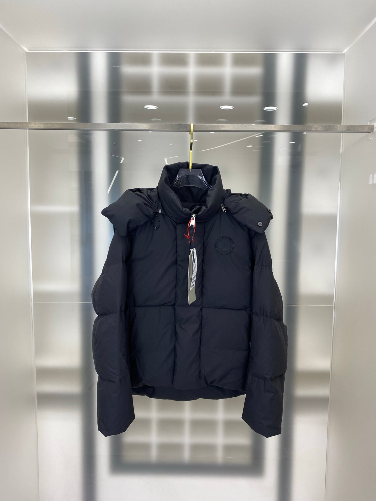 Detachable-Sleeve Down Jacket