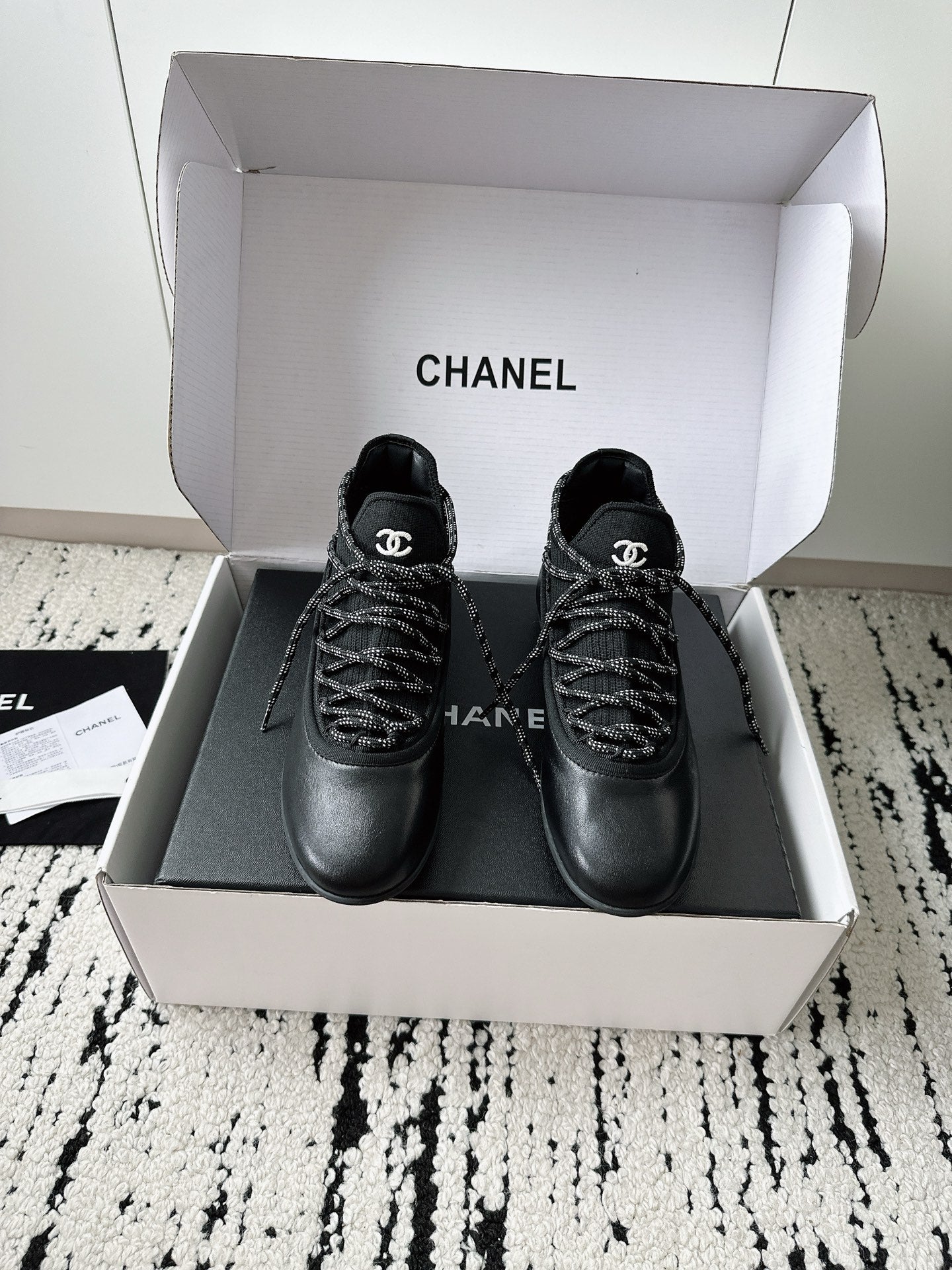 Sneakers