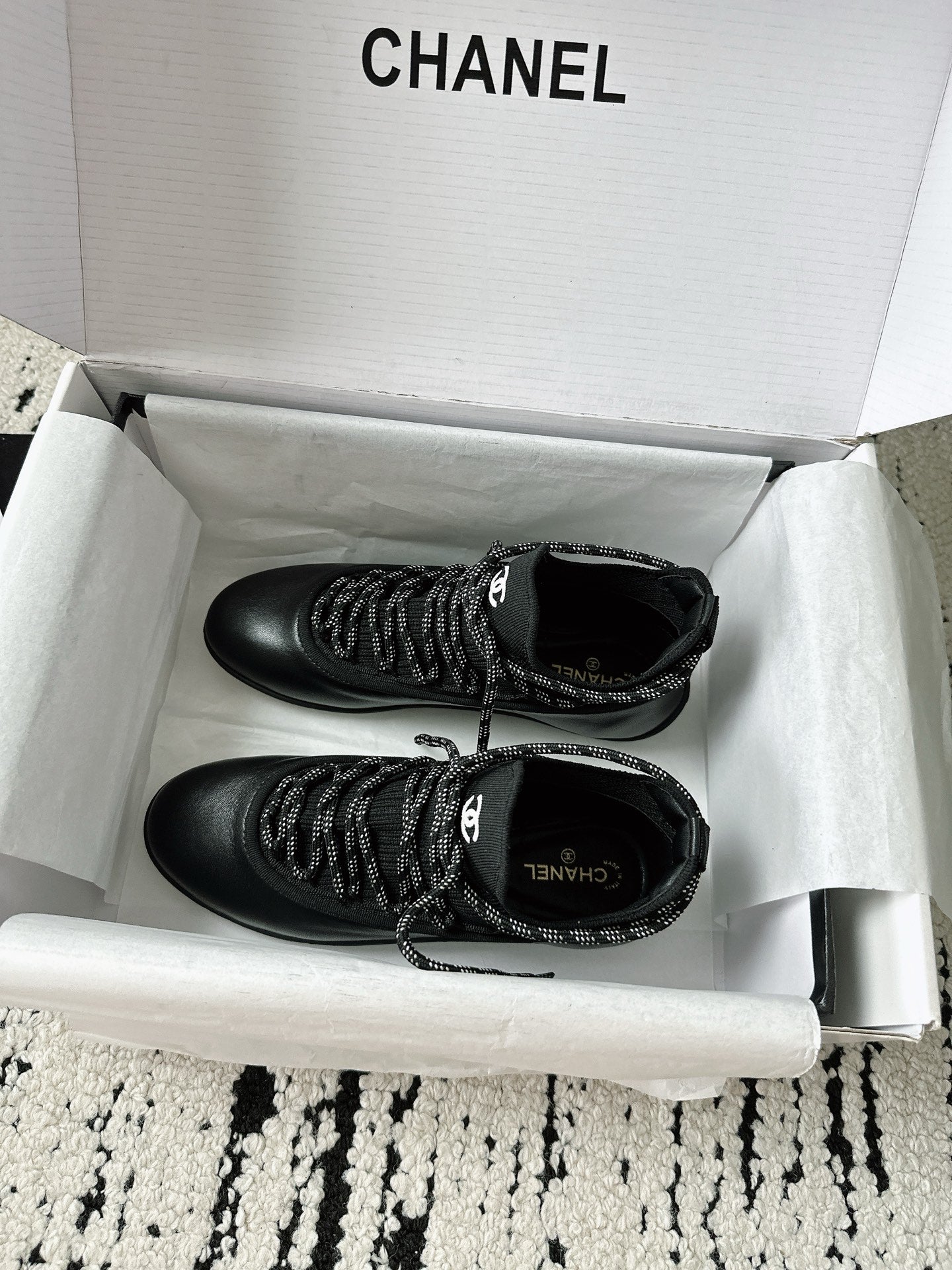 Sneakers