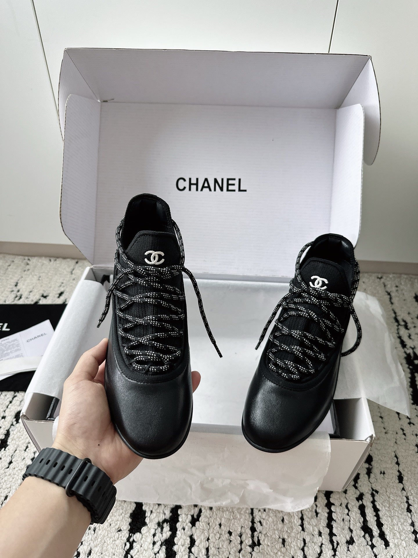 Sneakers