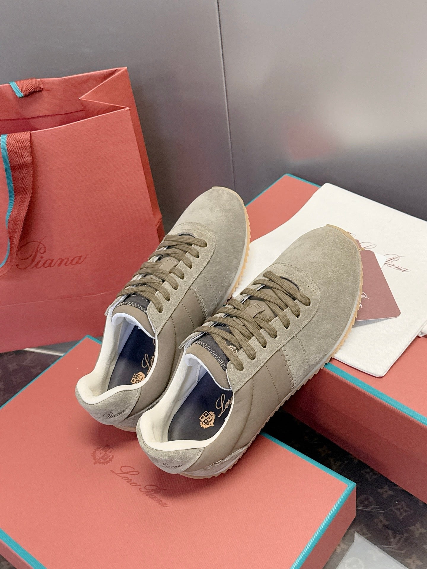 Sneakers