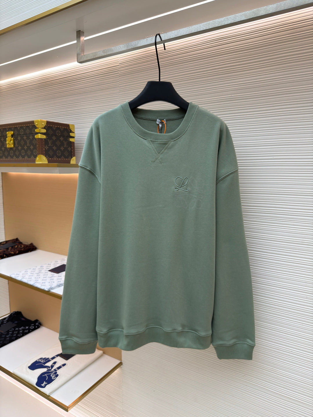 Sweatshirt