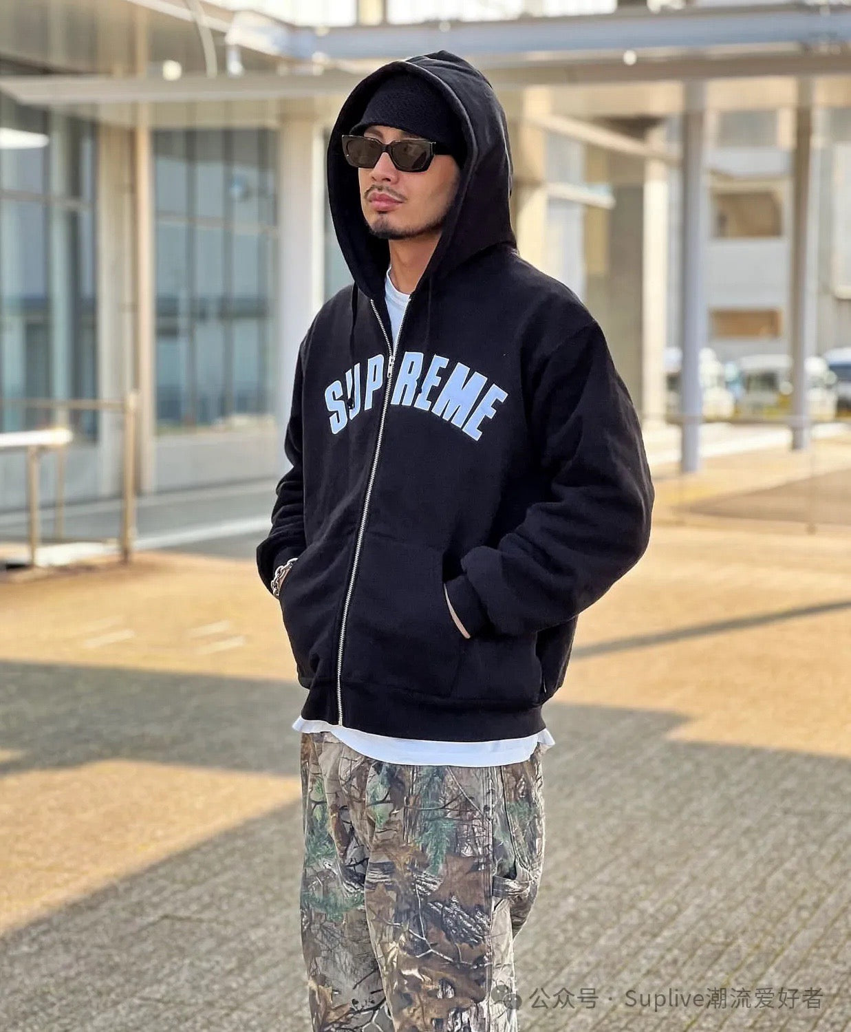 Sweatshirt
