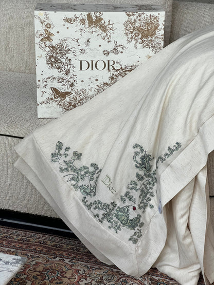 Canvas of Jouy Clover Silk Duvet