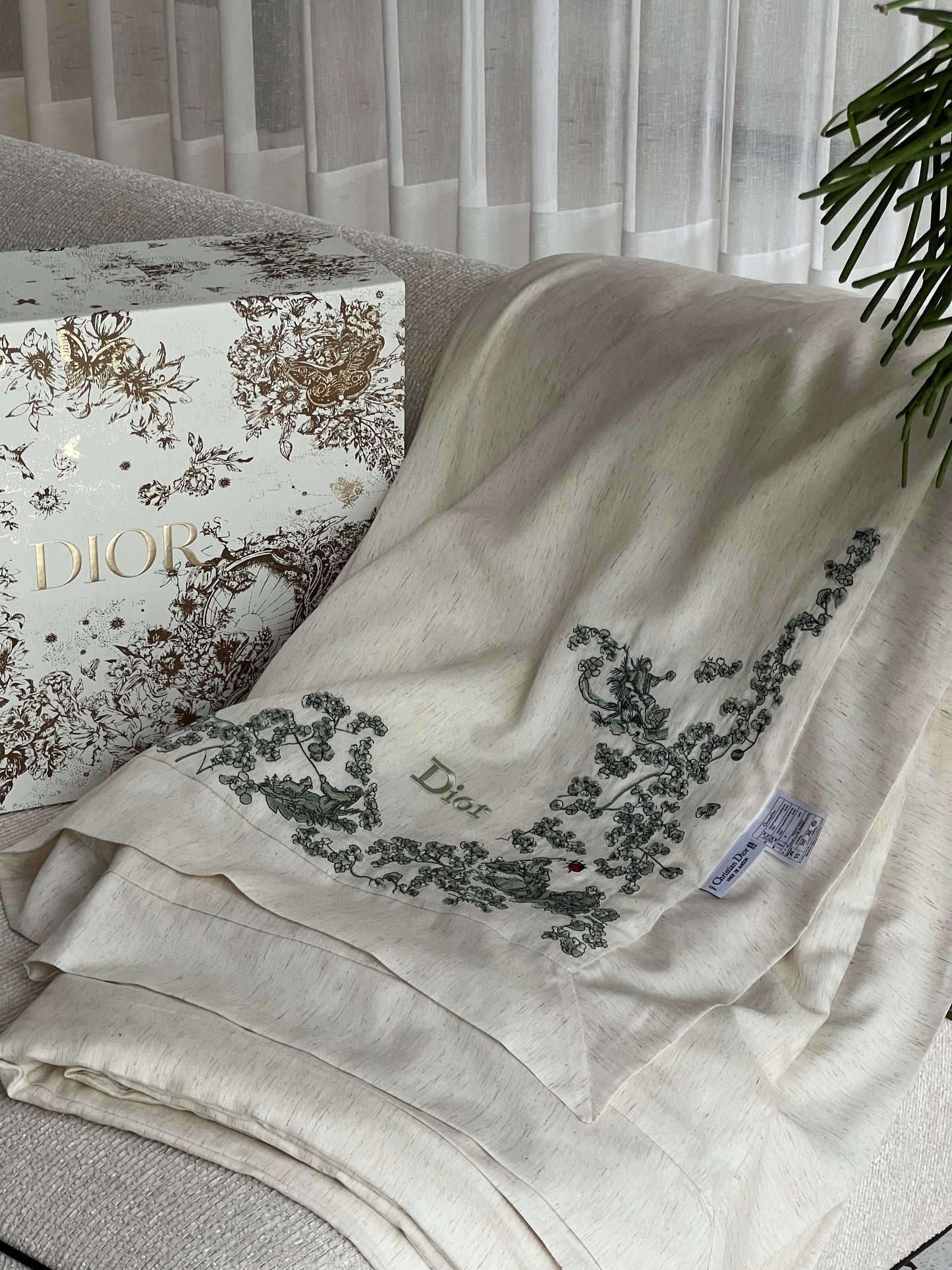Canvas of Jouy Clover Silk Duvet