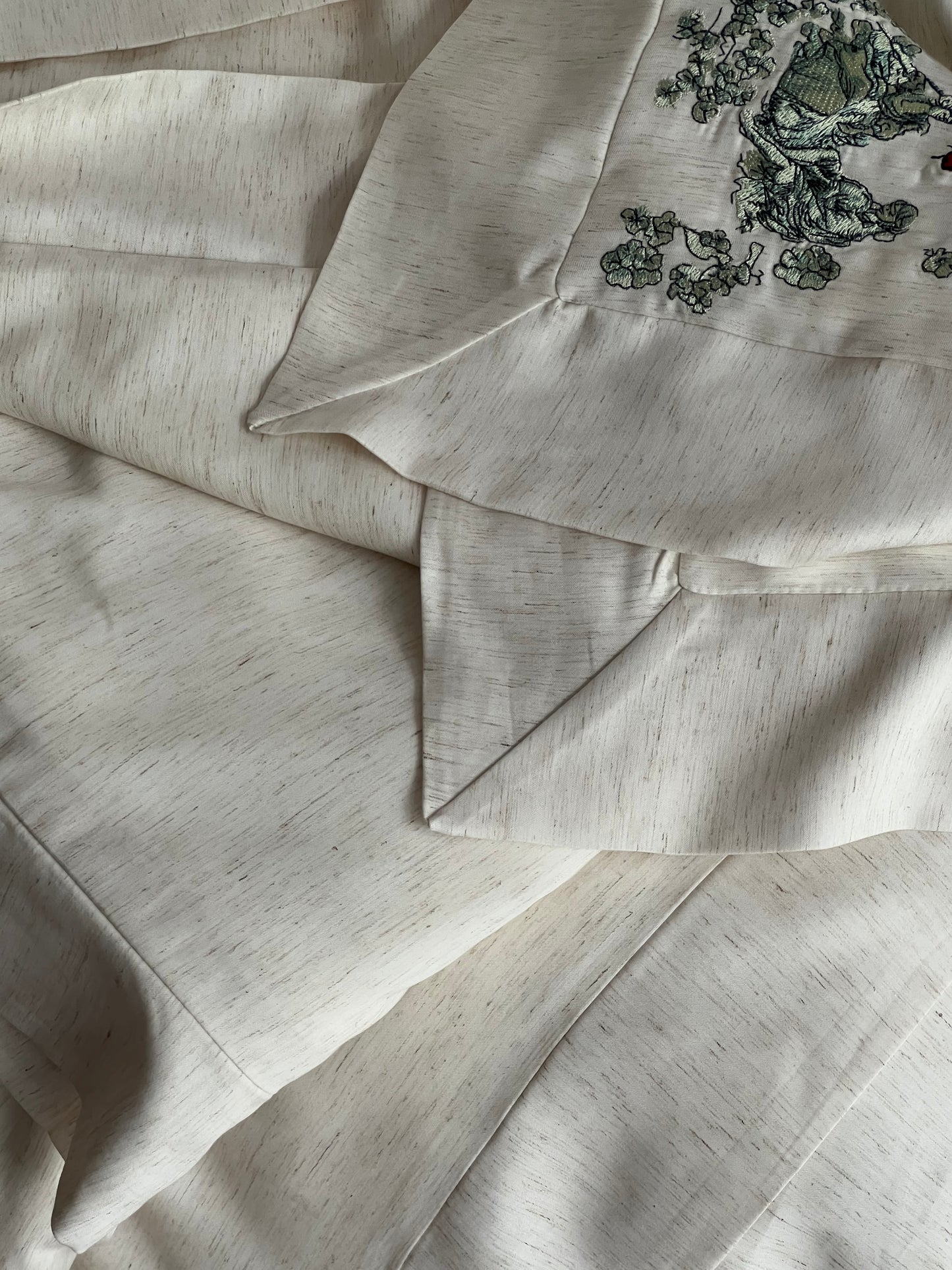 Canvas of Jouy Clover Silk Duvet
