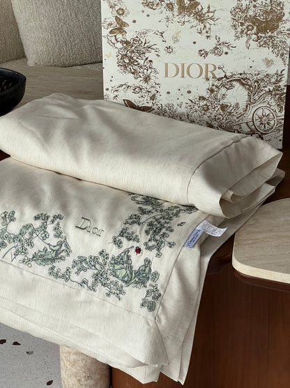 Canvas of Jouy Clover Silk Duvet