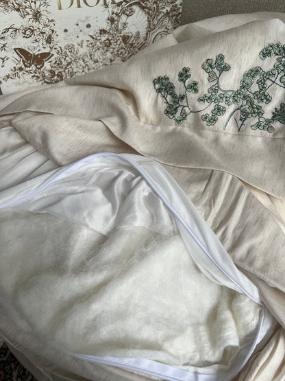 Canvas of Jouy Clover Silk Duvet