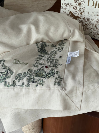 Canvas of Jouy Clover Silk Duvet