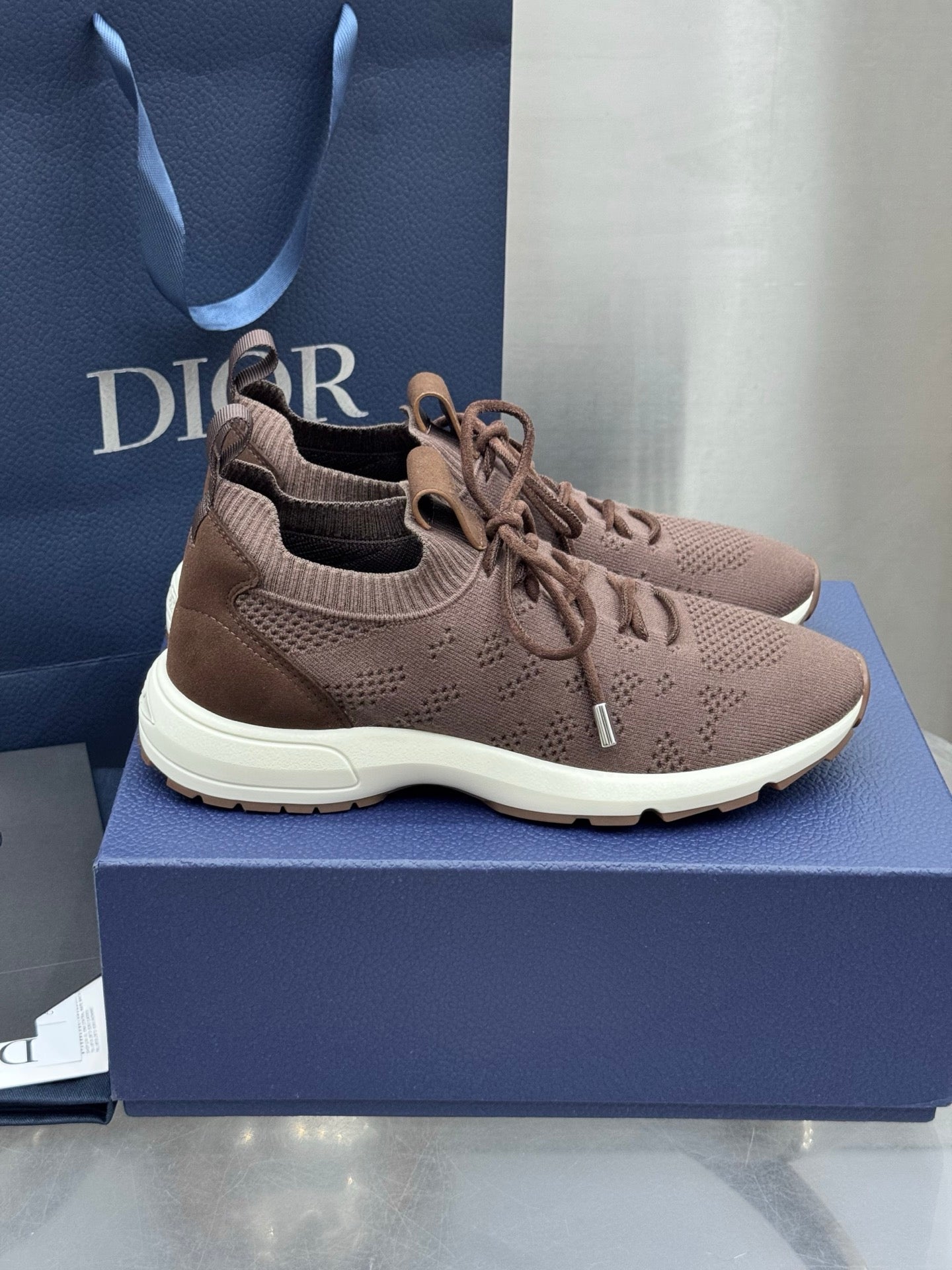 B80 Sneakers