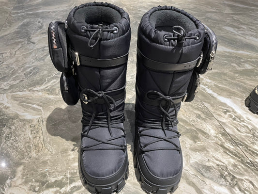 Snow boots