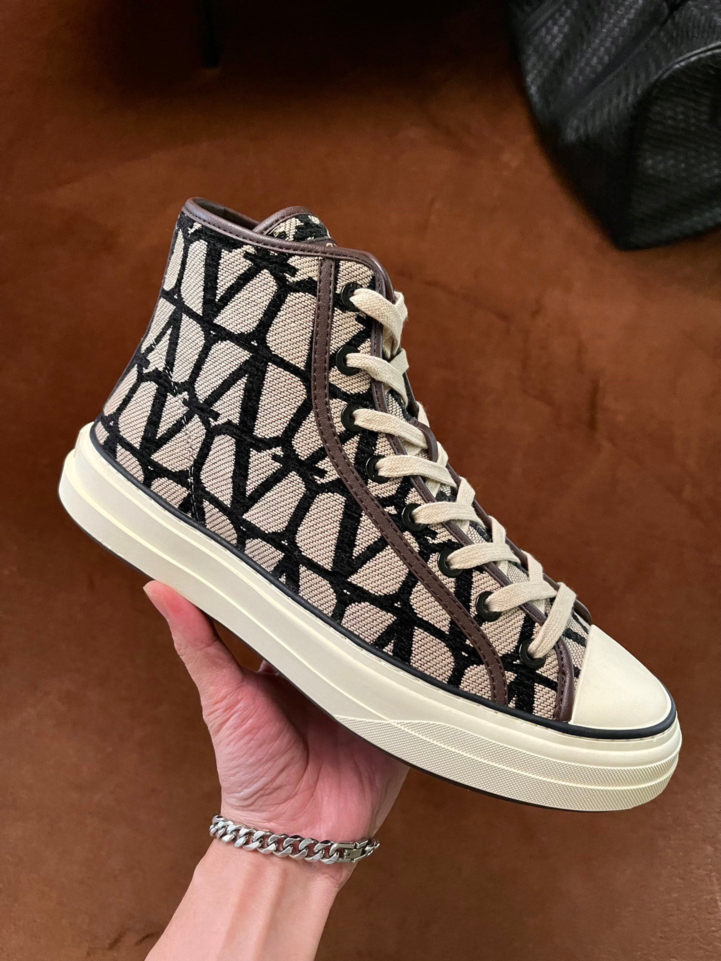 high top casual shoes