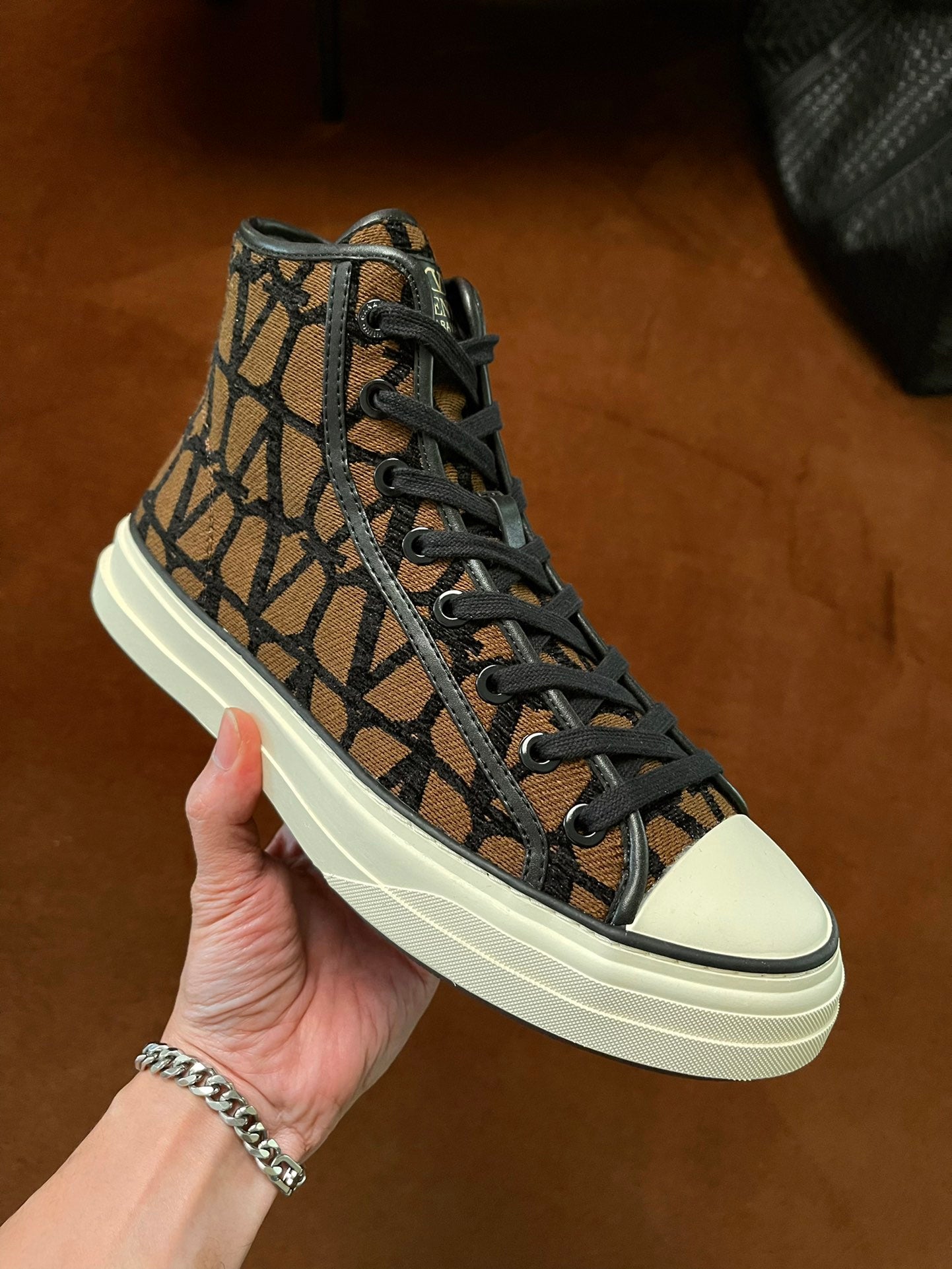 high top casual shoes