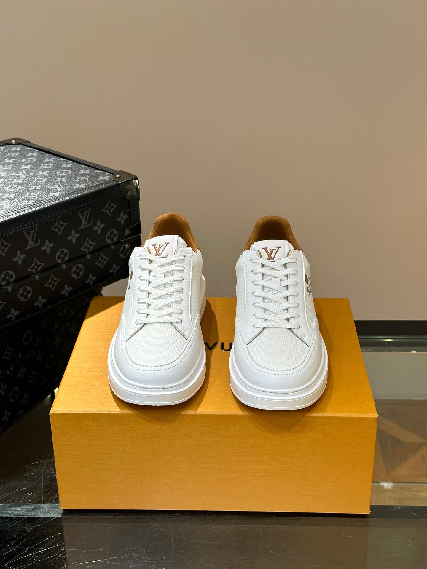 Beverly Hills Sneakers