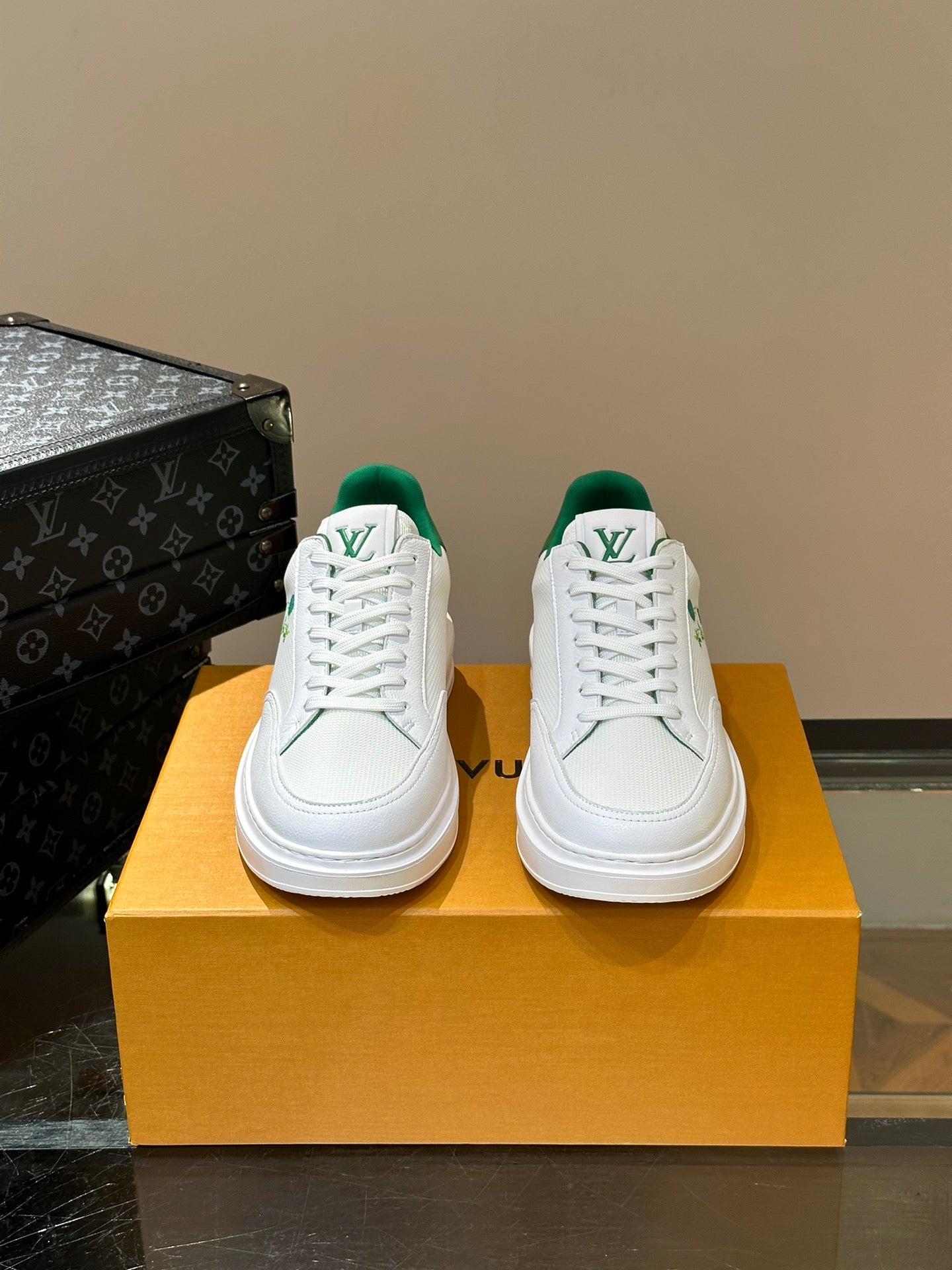 Beverly Hills Sneakers