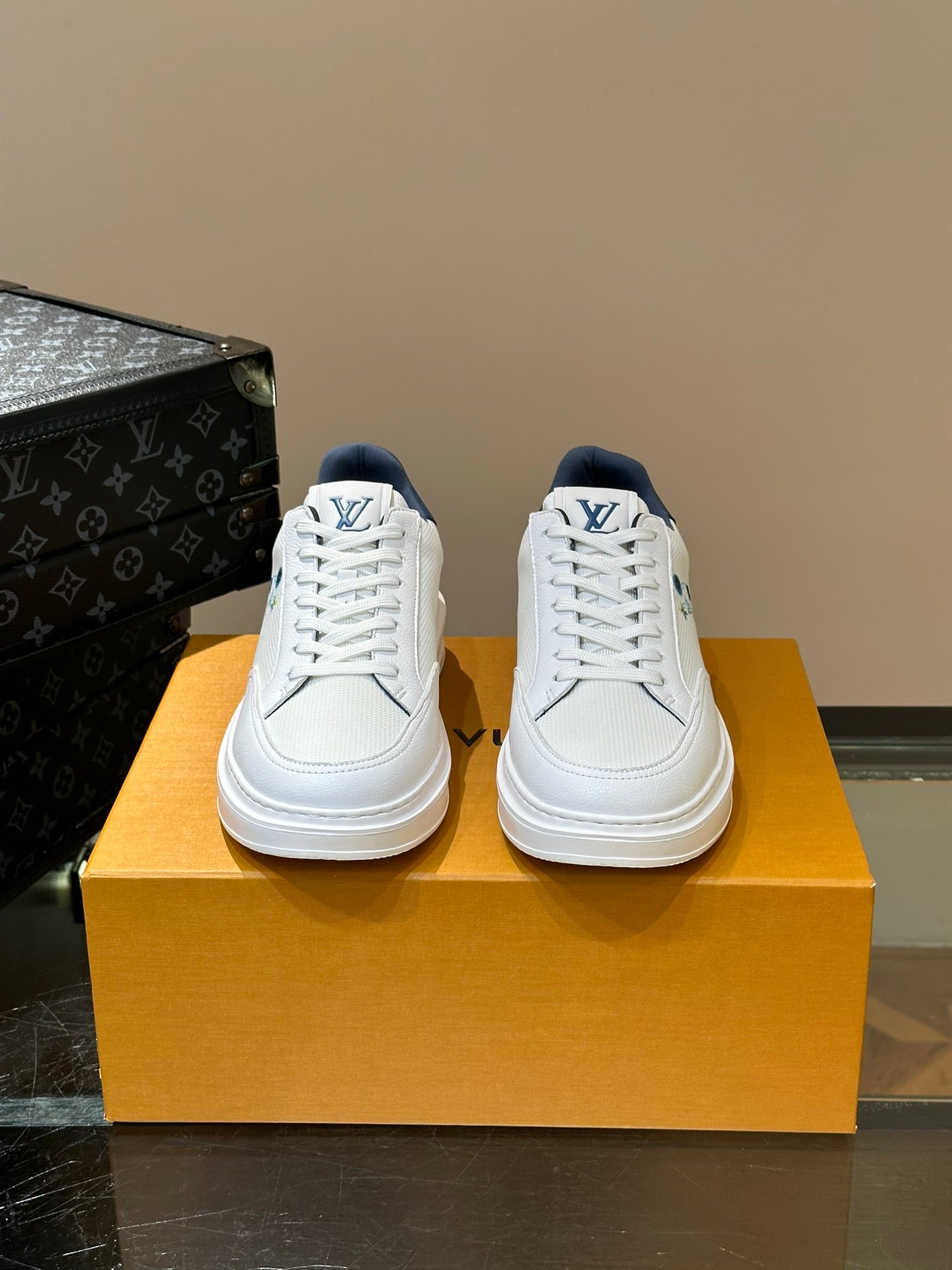 Beverly Hills Sneakers