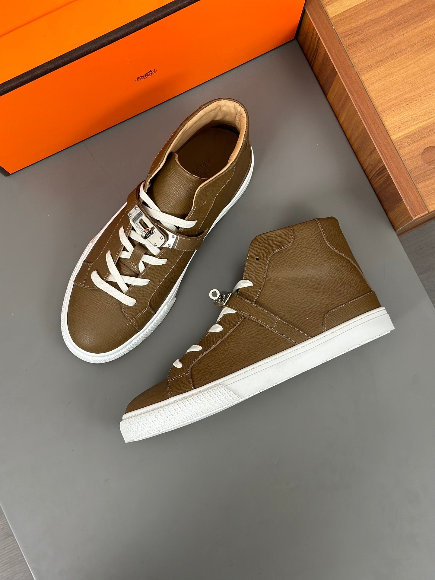 High-top Sneakers