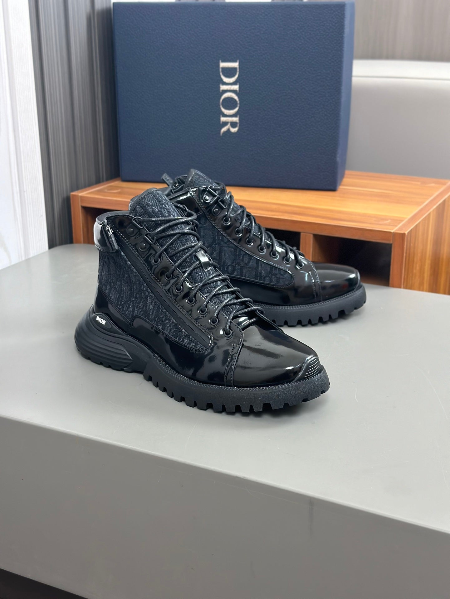 High-top Sneakers