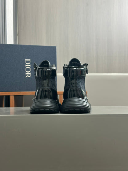 High-top Sneakers