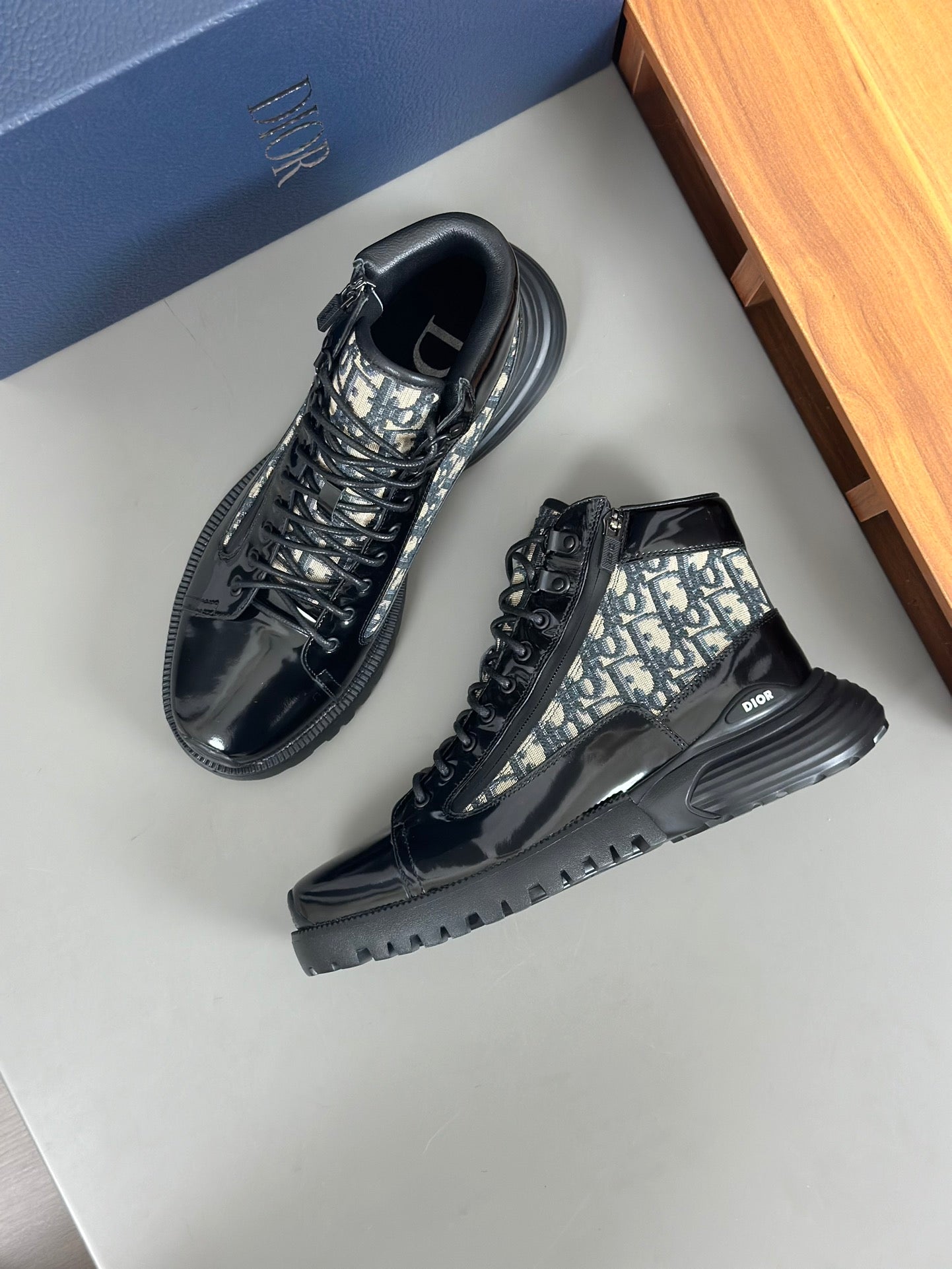 High-top Sneakers