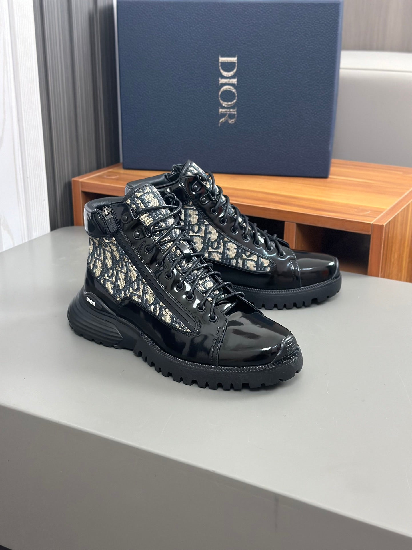 High-top Sneakers