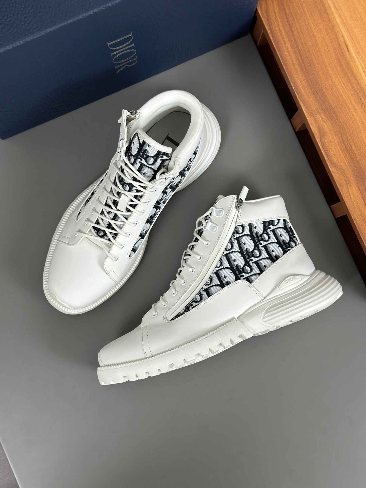 High-top Sneakers
