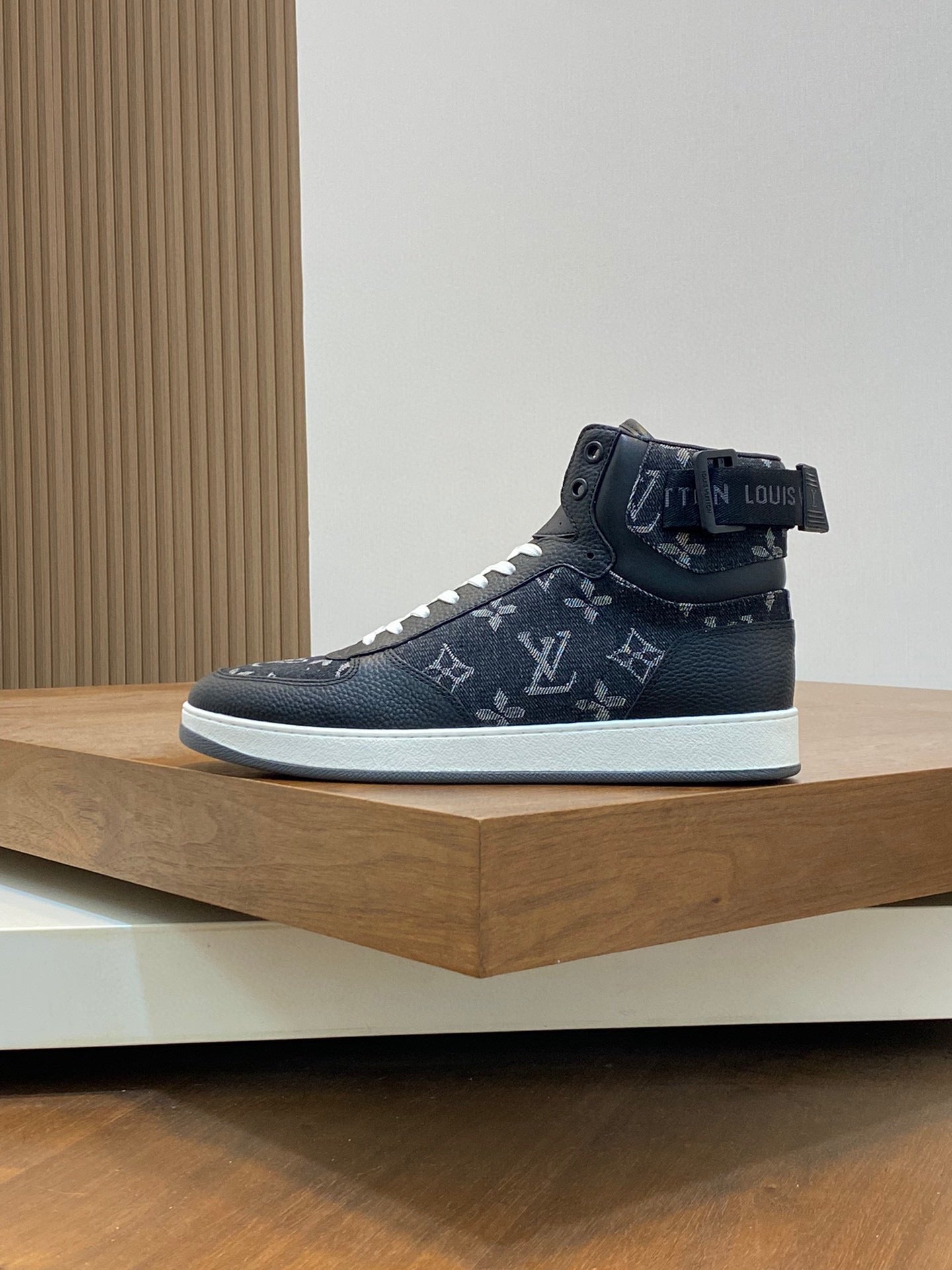 Rivoli High-top Sneakers