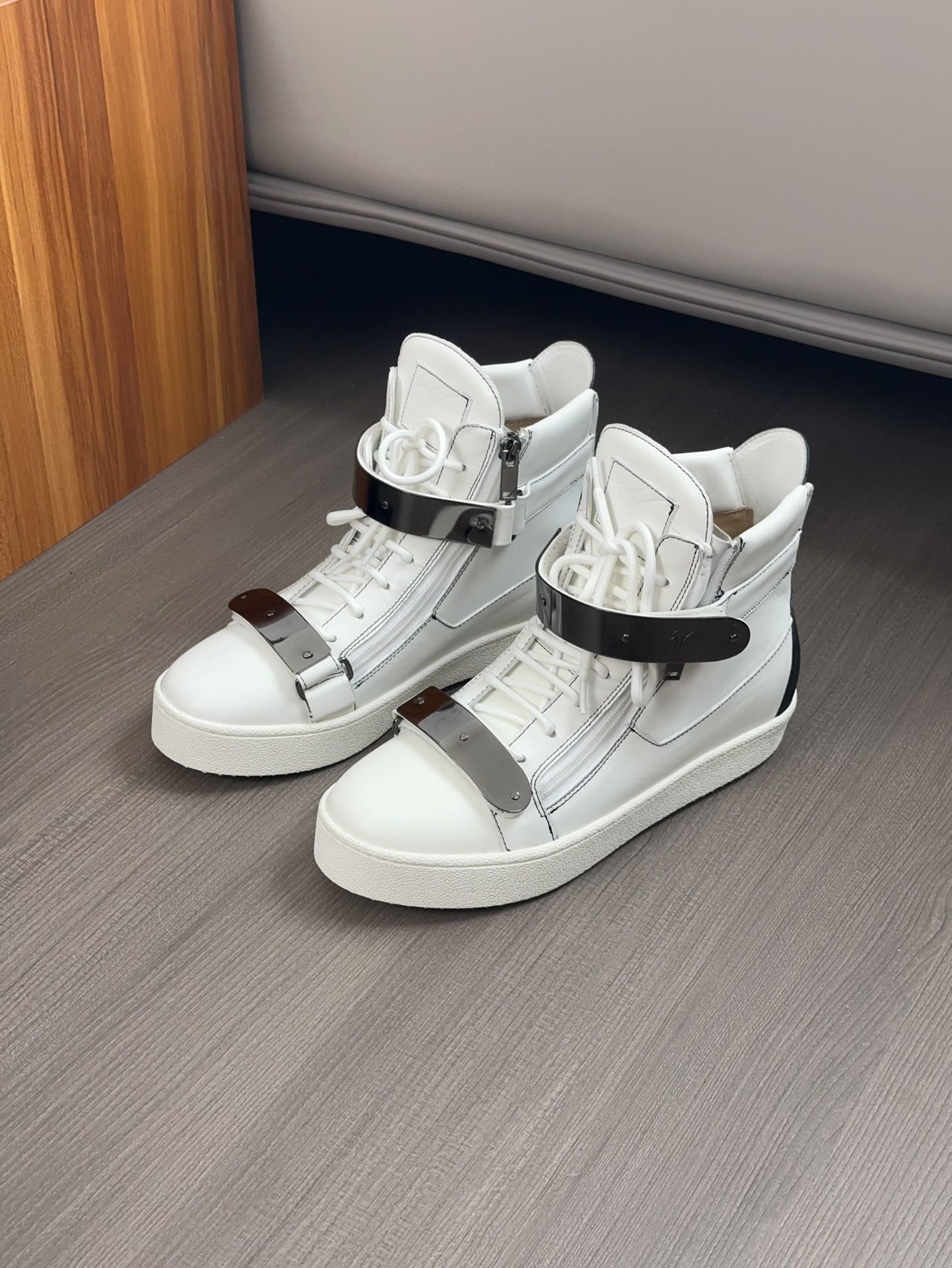 High-top Sneakers