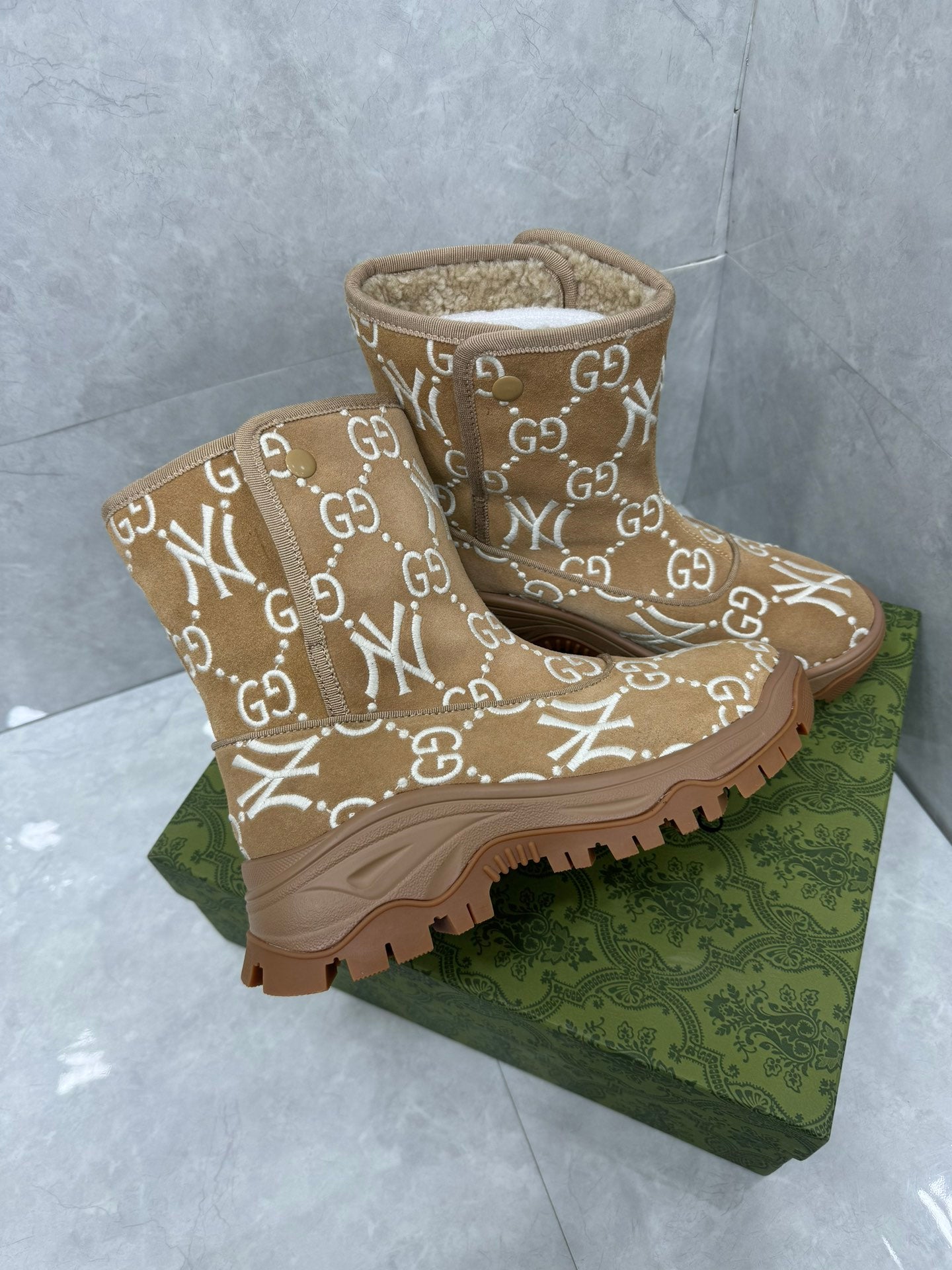 Collaboration boots