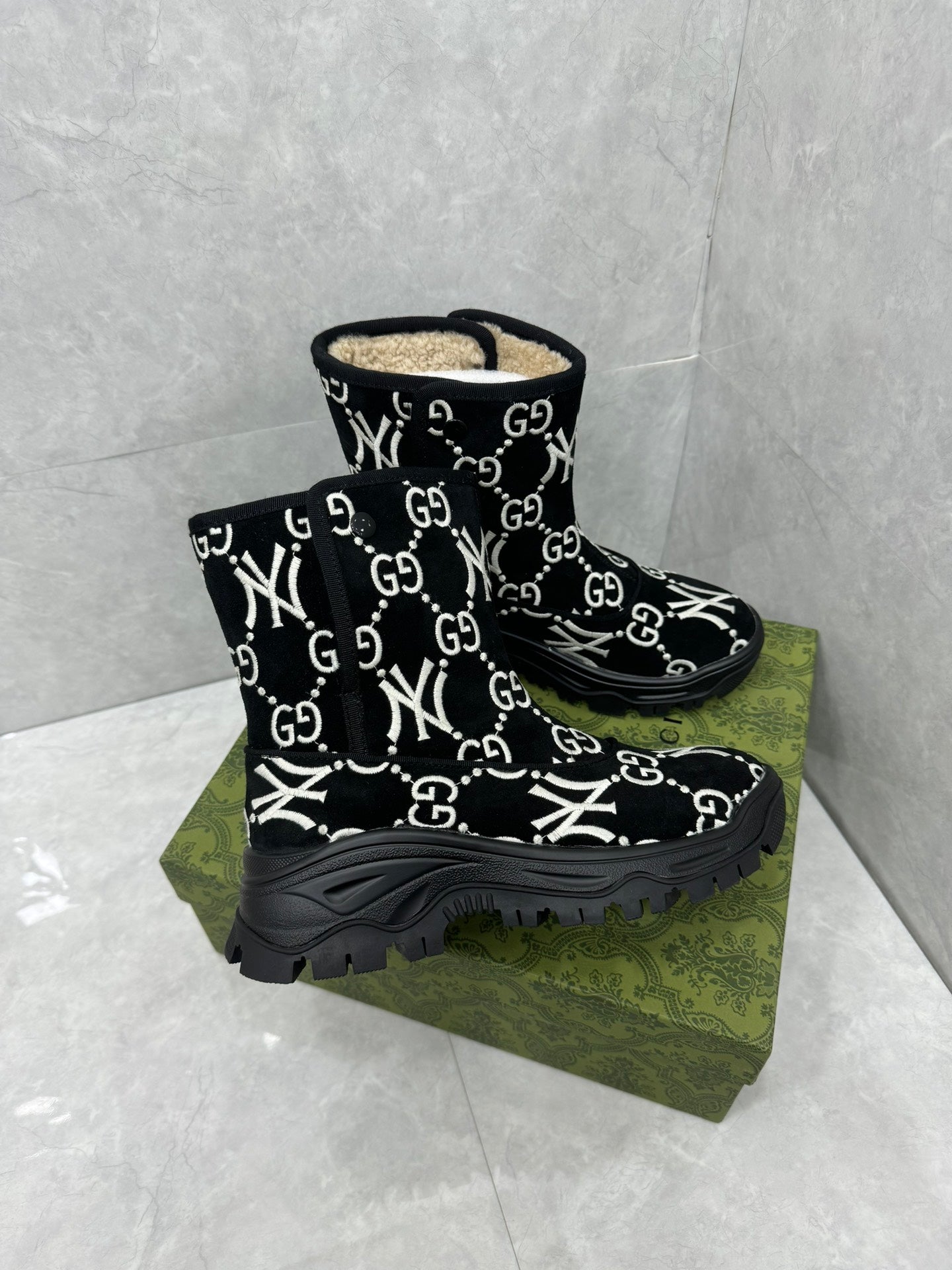 Collaboration boots