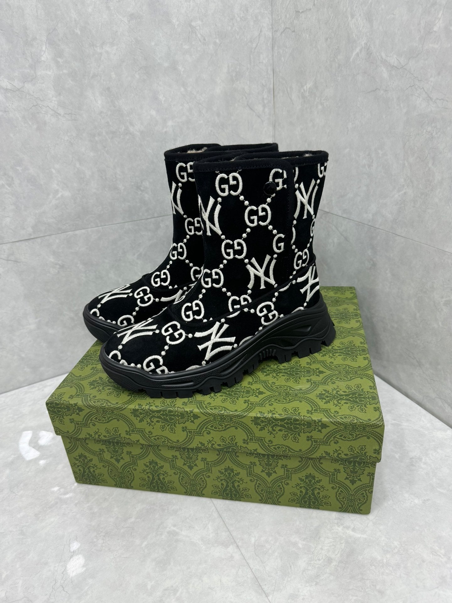 Collaboration boots