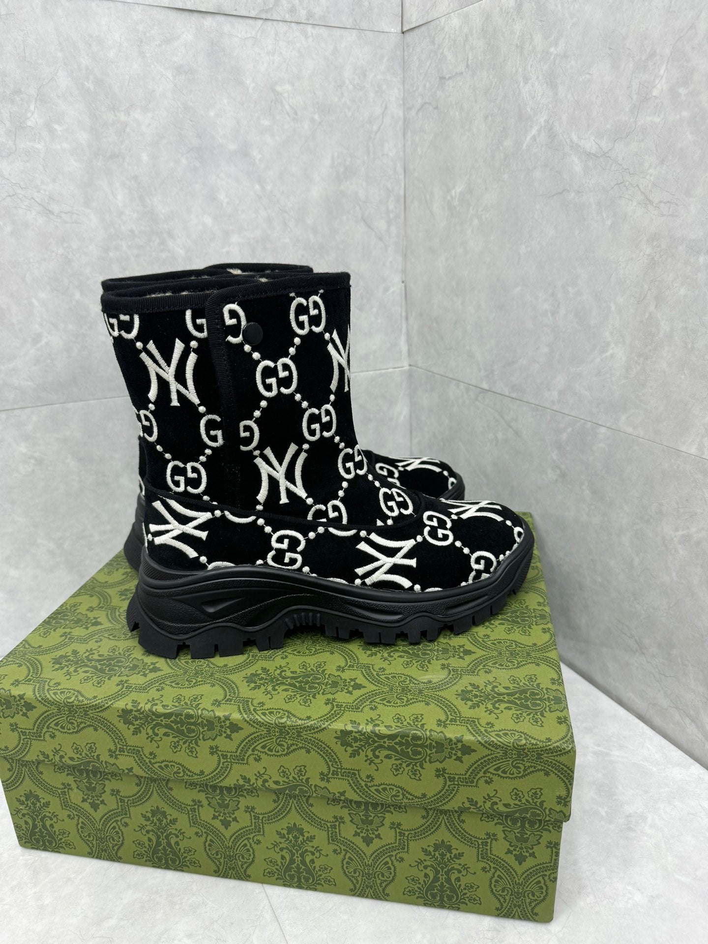 Collaboration boots