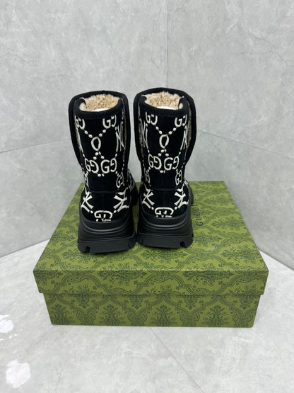 Collaboration boots