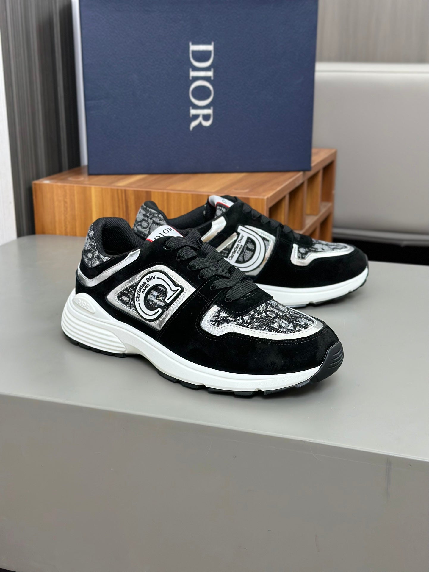 B30 Sneakers