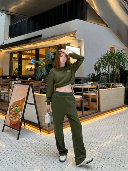 Sweatshirt +Casual pants