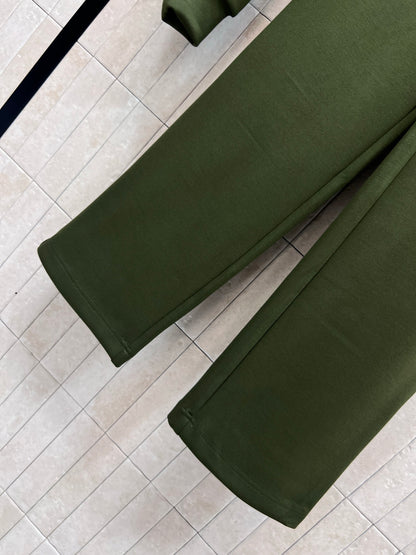 Sweatshirt +Casual pants