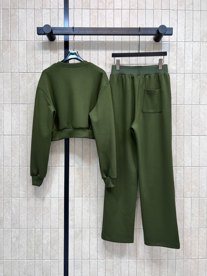 Sweatshirt +Casual pants