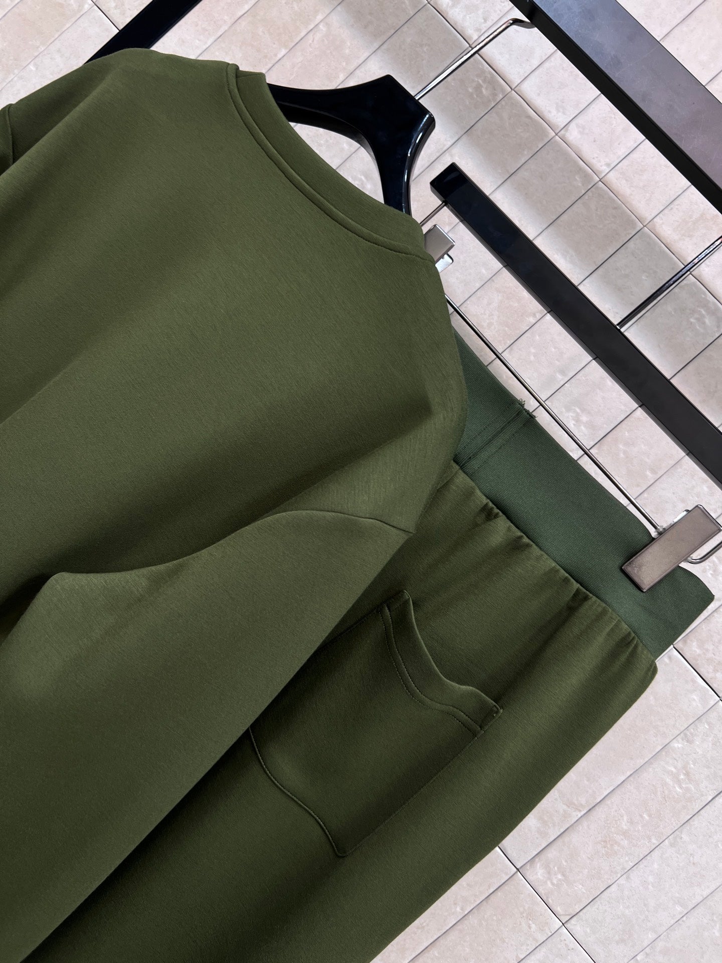 Sweatshirt +Casual pants