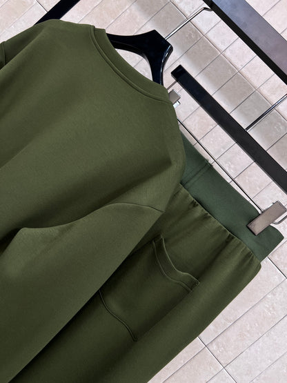 Sweatshirt +Casual pants