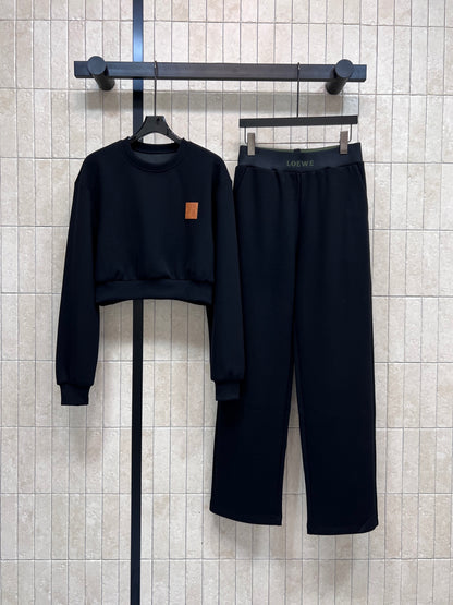 Sweatshirt +Casual pants