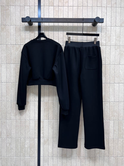 Sweatshirt +Casual pants