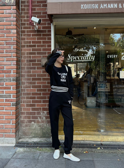 Sweatshirt +Casual pants