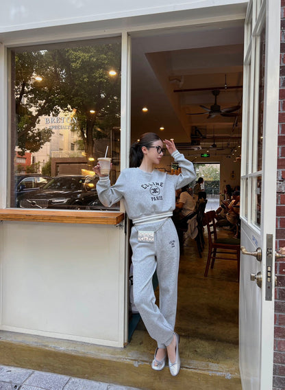 Sweatshirt +Casual pants