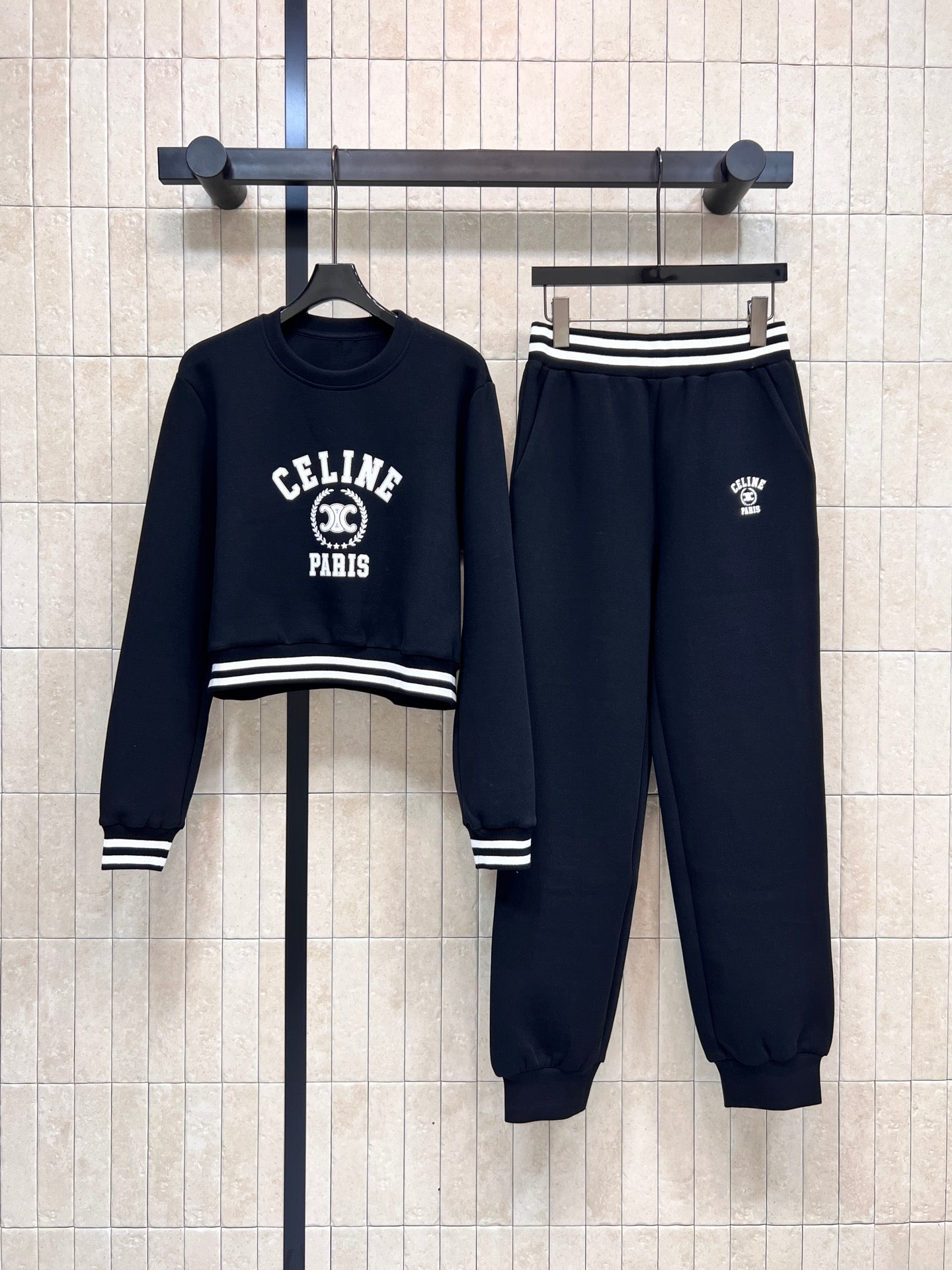 Sweatshirt +Casual pants