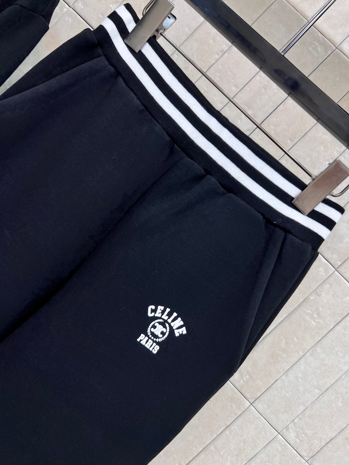 Sweatshirt +Casual pants