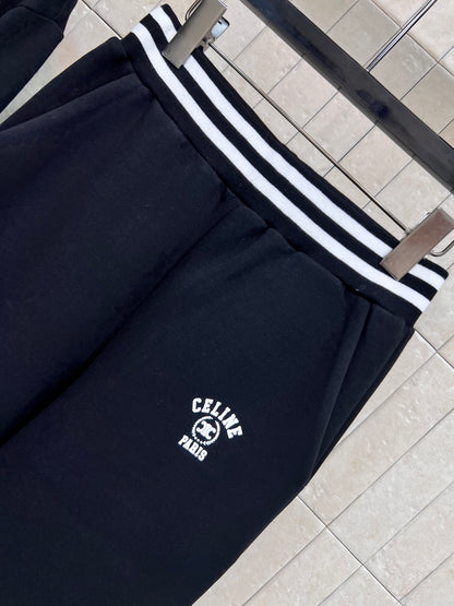 Sweatshirt +Casual pants